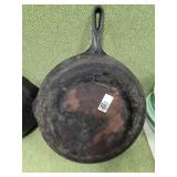 Vintage #12 large cast iron frying pan