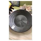 Mining pan
