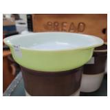 Pyrex lime green 8" baking dish