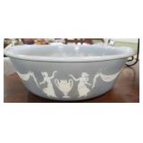 Pyrex Wedgewood patterned casserole