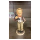 Hummel man with phone