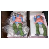 2 dangle-leg chicks decors