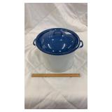 Granite ware roasting pot with lid