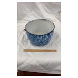 Granite ware pot wide swirl