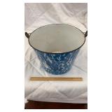 Granite ware water pail wide swirl