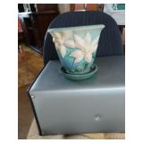 Roseville planter  chip