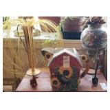 Lot of gold vase, small giraffe figure, sunflower