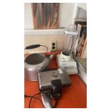 Lot of small kitchen appliances
