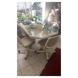 Kitchen table w/4 chairs on casters