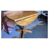 Pedestal table