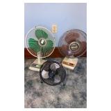 3 electric tabletop fans
