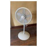 Lasko pedestal fan