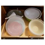 Mixing bowls & plastic bowls