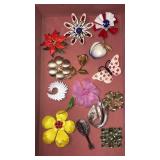 Costume jewelry pins lot