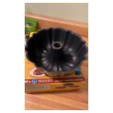 Bundt cake pan
