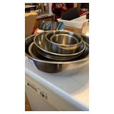 7 Stainless steel mixing bowls