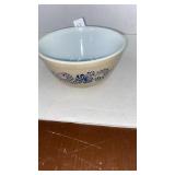 Pyrex mixing bowl. 1 1/2 qt