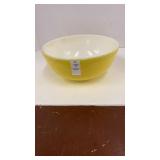 Pyrex mixing bowl 4 qt.