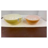 Pyrex mixing bowls 2 1/2 qt and 1 1/2 qt