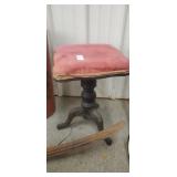 Swival 3 leg Vintage piano stool