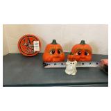 Ceramic pumpkins and vintage Halloween noise