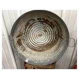 Antique galvanized wash tub 22in diameter