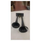 Dual horn system