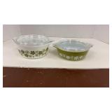 2 Pyrex bowls with clear glass lids 1 pt and 1