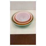Pyrex mixing bow set (3). 2 1-2 qt, 1 1/2 qt and