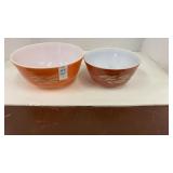 Pyrex mixing bowls. 2 1/2 qt and 1 1/2 qt