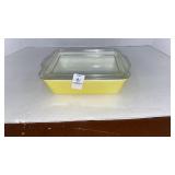 Pyrex lidded storage container. 1 1/2 qt. 7 x 9