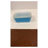 Pyrex lidded storage container 4 x 7 inches