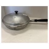 Hammered aluminum skillet with lid 10in