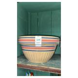 Antique mixing bowl. 9 inch diameter