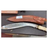Khukuri knife with leather sheath