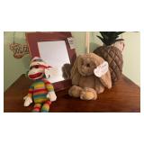 5 x 7 mirror, ceramic pineapple and two beanie