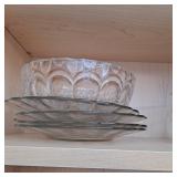 4 glass plates,two glass bowls