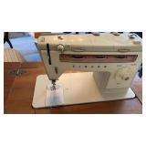 Vintage SINGER Sewing Machine in Cabinet