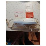 Vintage Lady Vanity electric knife with box and
