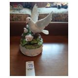 Mann dove music box