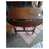 Vintage drop leaf table 27" x22" open 10-1/2"x22"