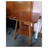 Antique oak parlor table 23-3/4 x 23-3/4"x 29-1/4