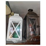 2 decorative lanterns