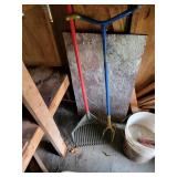 Manure rack & misc items