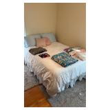 Queen bed and bed frame with pillows/sheets(No