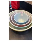 Pyrex 4 piece nesting bowl set