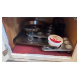Shelf of cooking sheets