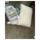 Miscellaneous lot of sheets, blankets, etc.