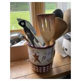 Utensil holder with utensils