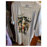 2 T-Shirts